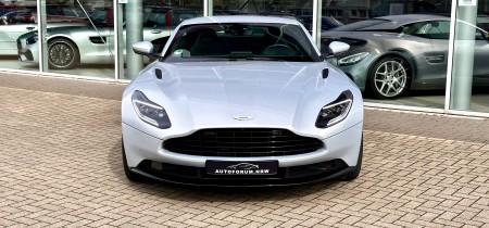 Aston Martin DB11 V8 Coupé 2018 20000 km silber 510 PS Fotos