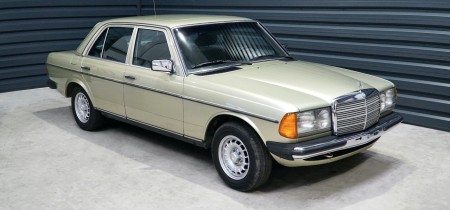 W123 Limousine Mercedes-Benz Fotos