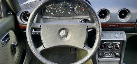 W123 Limousine Mercedes-Benz Fotos