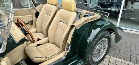 Morgan Plus 8 LHD Roadster 4.6 V8 Rover British racing green 1998 Fotos