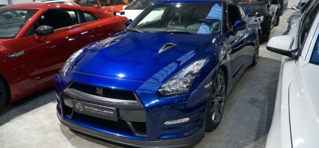 in blau Nissan GT-R 720 PS Fotos