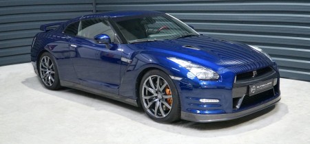 in blau Nissan GT-R 720 PS Fotos
