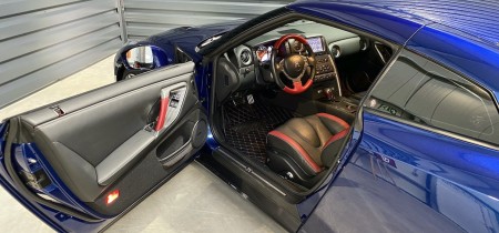 in blau Nissan GT-R 720 PS Fotos