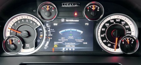 RAM 1500 HEMI Sport Crew Cab Fotos