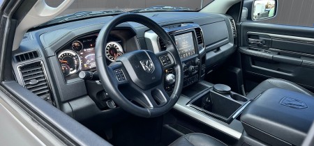 RAM 1500 HEMI Sport Crew Cab Fotos