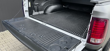 RAM 1500 HEMI Sport Crew Cab Fotos